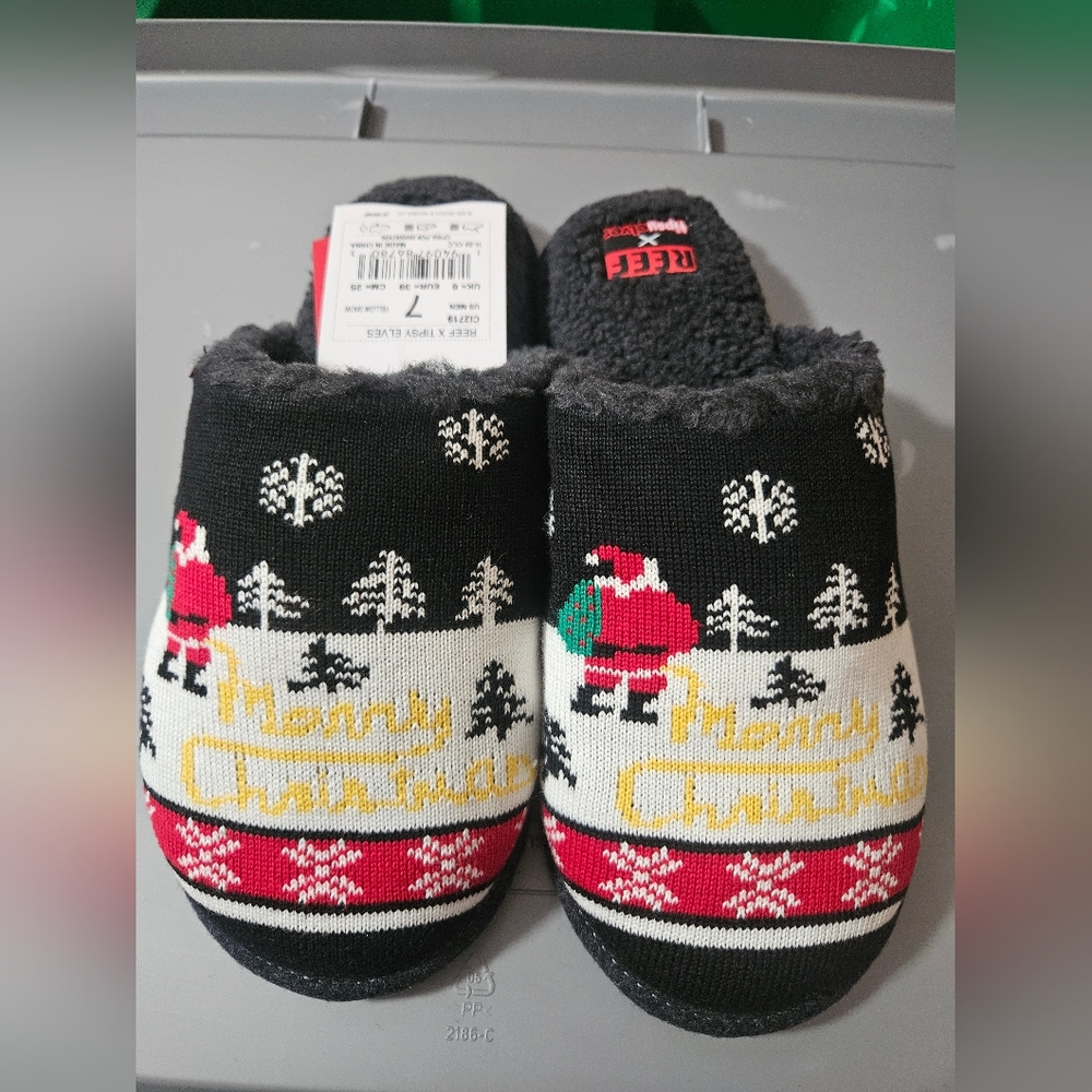 REEF x TIPSY ELVES YELLOW SNOW SLIPPERS: NEW WITH TAGS: SIZE 7